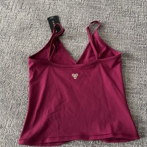 NWT Aritzia BUTTER essential V neck tank